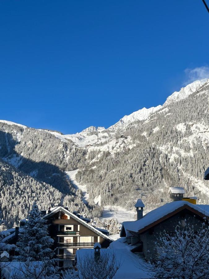 Chalet Blanc "La Mansarda" Apartamento Courmayeur Exterior foto